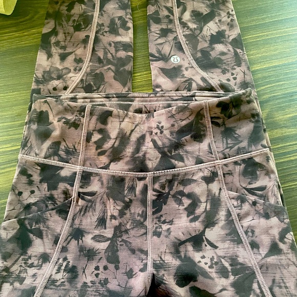 🍋Lululemon Floral Align Leggings in Size 4 - Picture 7 of 11